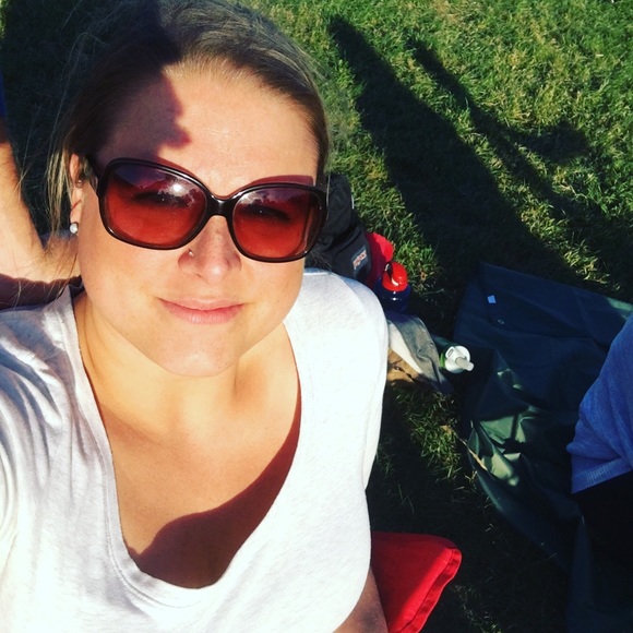 Meet your Posher, Cassie - Picture 2 of 2